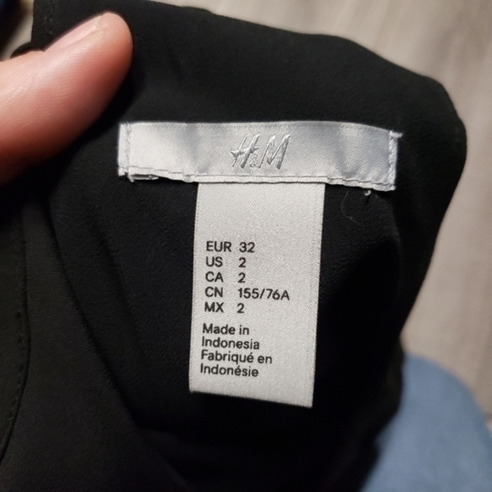 H&M dress‎ - Picture 3 of 3